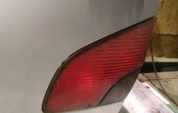 Tailgate rear/tail lights