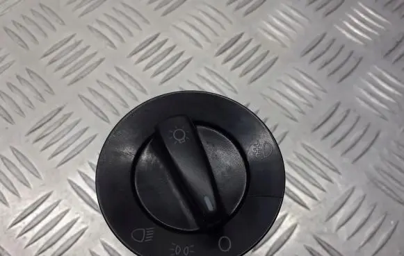 Volkswagen Golf IV Light switch 1C0941531