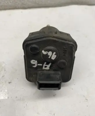 Audi A6 S6 C4 4A Headlight level adjustment motor 4A0942295