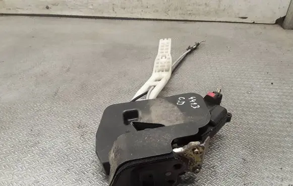 KIA Opirus Rear door lock 
