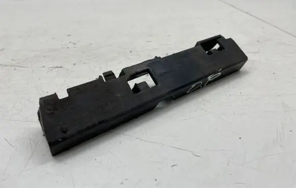 Audi A6 S6 C7 4G Fender mounting bracket 4G0853922B
