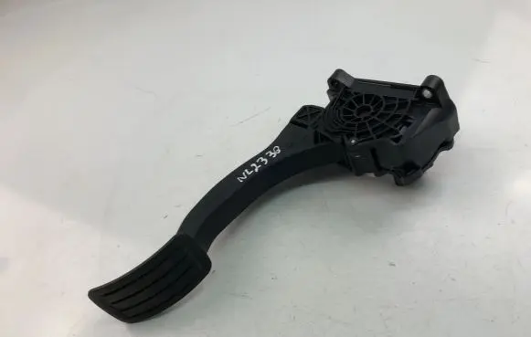 Citroen C4 II Picasso Accelerator throttle pedal bracket 86ET40