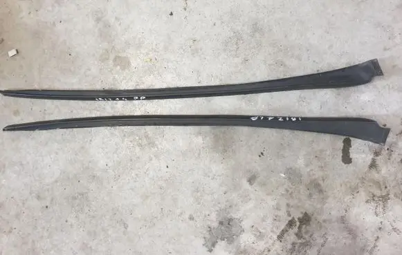 Seat Ibiza IV (6J,6P) Front door windshield rail 