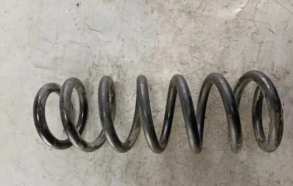 Suzuki Grand Vitara I Front coil spring