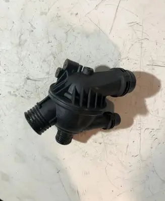 BMW 3 E90 E91 Thermostat housing 209110421 J121102C