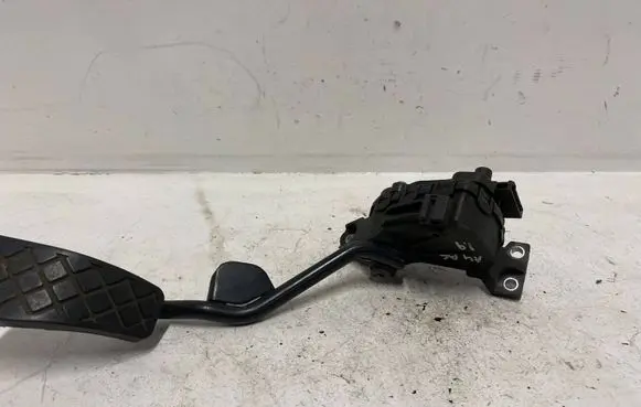 Audi A4 S4 B7 8E 8H Accelerator throttle pedal 8E2721523 6PV00777008
