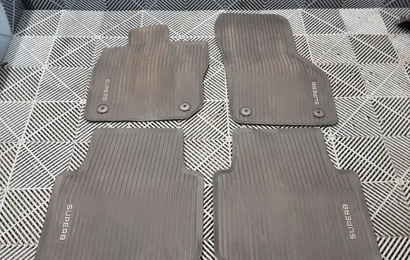 Skoda Superb B8 (3V) Car floor mat set 3P1862435
