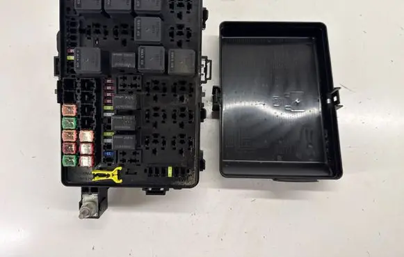 Chrysler 300C Fuse module 68427053AC 053AC