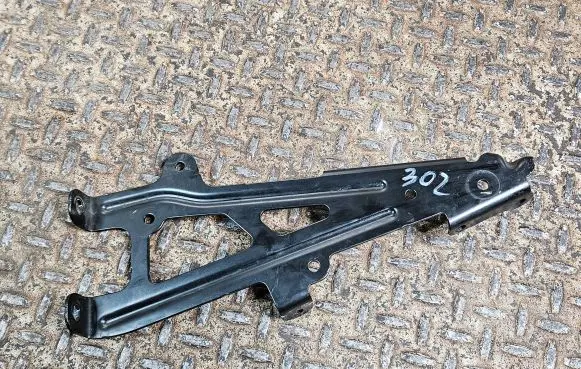 BMW 5 G30 G31 Other engine bay part 8602078