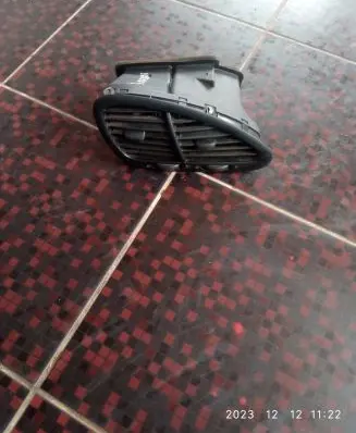 Seat Alhambra (Mk1) Dash center air vent grill 7M1819728E 95VWA014C21