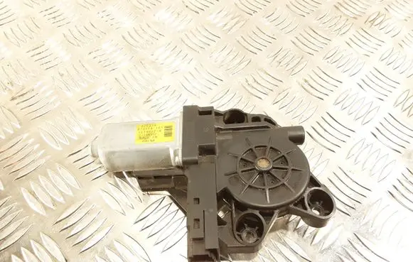 Volvo V70 Front door window regulator motor 970714