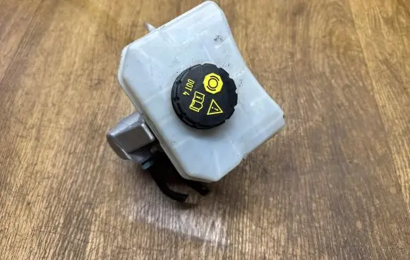 Audi Q5 SQ5 Brake fluid reservoir 8W0611301