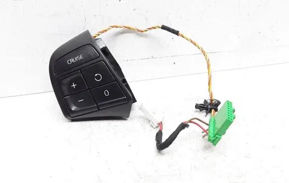 Steering wheel buttons/switches