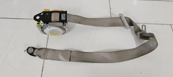 Mazda CX-7 Front seatbelt C9586N