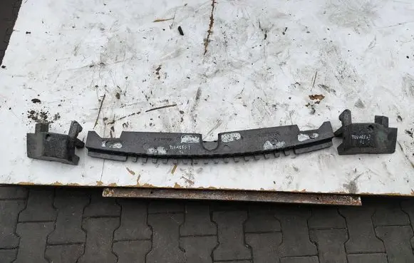 Volkswagen Touareg I Rear bumper foam support bar 7L6807252A