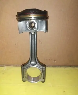 Peugeot 508 II Piston with connecting rod