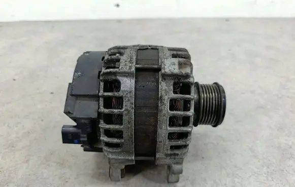 Volkswagen PASSAT B7 Generator/alternator 03L903024F