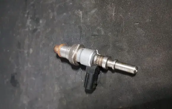 Nissan Micra Fuel injector 8200769153