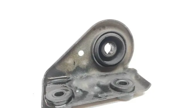 KIA Sorento Intercooler pipe mounting bracket 