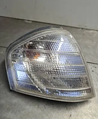 Mercedes-Benz C W202 Front indicator light 183357B