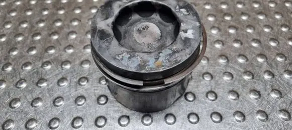 Audi A8 S8 D4 4H Piston 065DQ 8372M