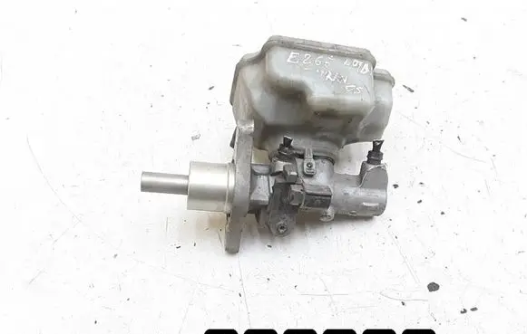 Volkswagen Touran I Master brake cylinder 1K1611301C