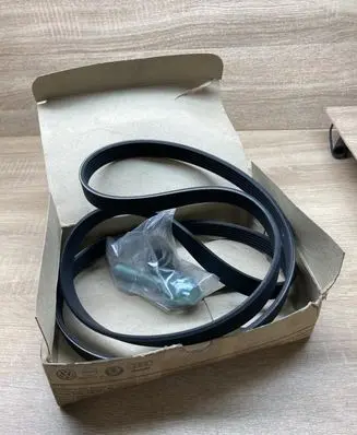 Volkswagen Polo IV 9N3 Alternator belt 03D198171B