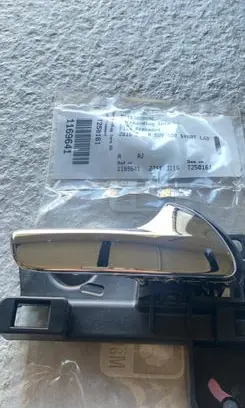 Fiat Freemont Front door coupe exterior handle/bracket K1TX38DX9AC 22113116