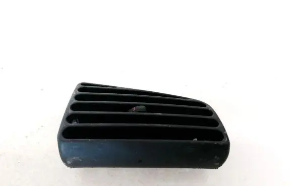 Volkswagen PASSAT B4 Dash center air vent grill 3A1819764