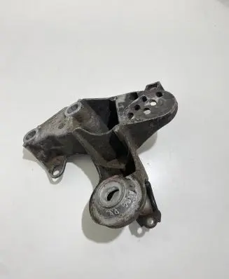 Audi A4 S4 B6 8E 8H Engine mounting bracket 8E0199351C