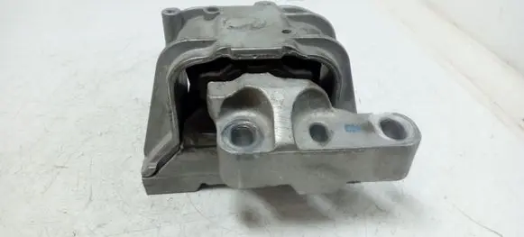 Volkswagen PASSAT CC Engine mount bracket