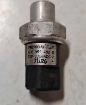 Volkswagen PASSAT B3 Air conditioning (A/C) pressure sensor 8D0959482B TDP302QADG2 7U26
