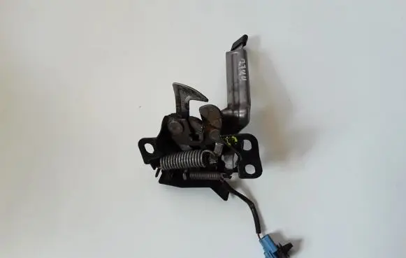 Engine bonnet (hood) release handle