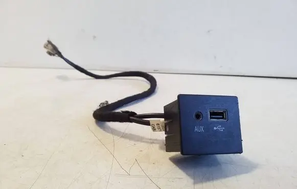 Maserati Ghibli USB socket connector 670017485
