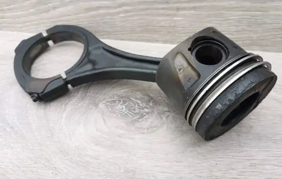 Mercedes-Benz E W211 Piston with connecting rod