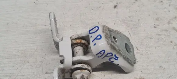 Skoda Praktik (5J8) Front door lower hinge 5J0833412