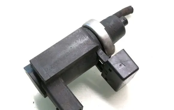 Audi A4 S4 B6 8E 8H Turbo solenoid valve 8E0906628