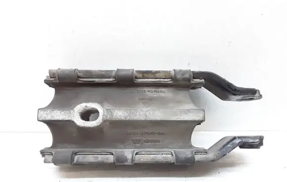 Volvo V70 Engine mount bracket 6G9N6P082BA 31262935