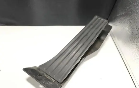 BMW 7 E65 E66 Accelerator throttle pedal 6772645 25916010