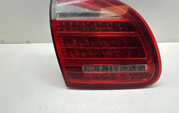 Porsche Cayenne (92A) Tailgate rear/tail lights 7P5945093K 89090773