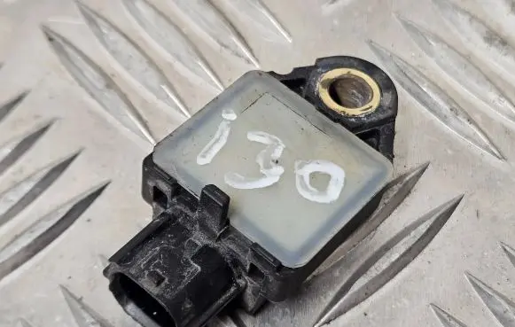 Hyundai i30 Airbag deployment crash/impact sensor 959201H100 1HFLBV2MMJ2333