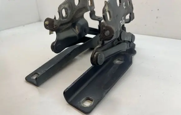 Volkswagen PASSAT B6 Engine bonnet/hood hinges 3C0823301D