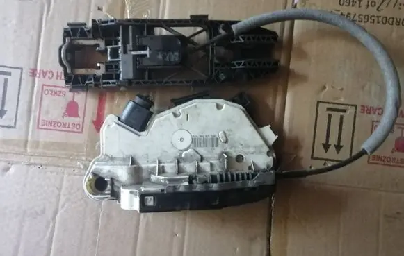 Skoda Fabia Mk2 (5J) Front door lock 5N2837016C