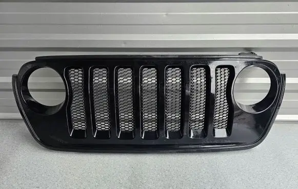 Jeep Wrangler Front bumper upper radiator grill
