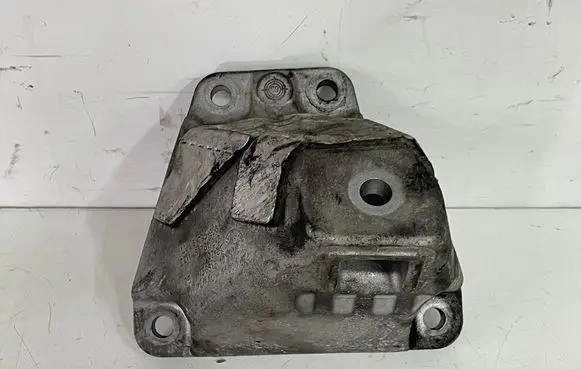 BMW 5 F10 F11 Engine mounting bracket 6795958
