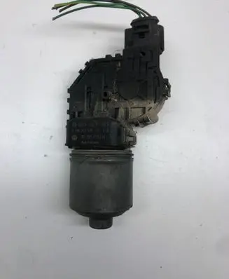 Volkswagen PASSAT B5.5 Wiper motor 3B1955113D 0390241528