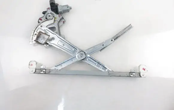 Mitsubishi Lancer VIII Front door window regulator with motor
