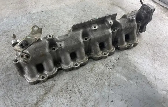 Toyota Corolla Verso E121 Intake manifold