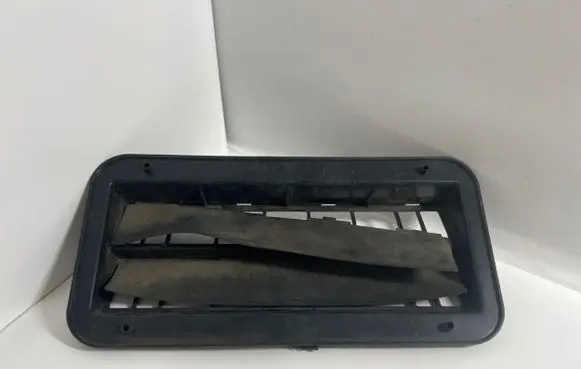 Mitsubishi Pajero Quarter panel pressure vent 7835A012
