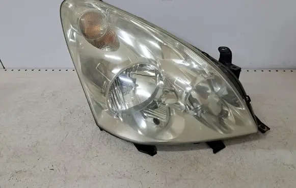Toyota Corolla Verso AR10 Headlight/headlamp